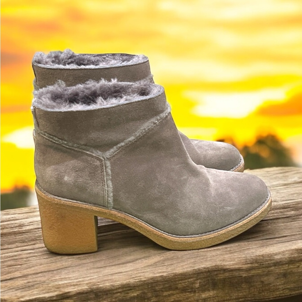 UGG Women’s Taupe Kaser Bootie Ankle Shearling Designer Boots Size 8.